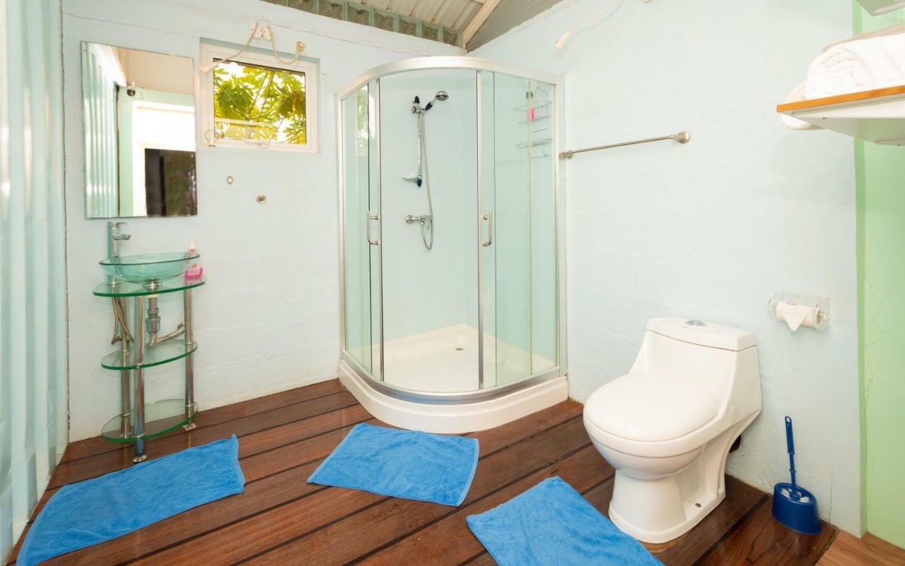Rusty Pelican - Lazy Lizard Container Home. 라 골레트 외부 사진